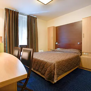 Hotel Terminus Montparnasse, Paris